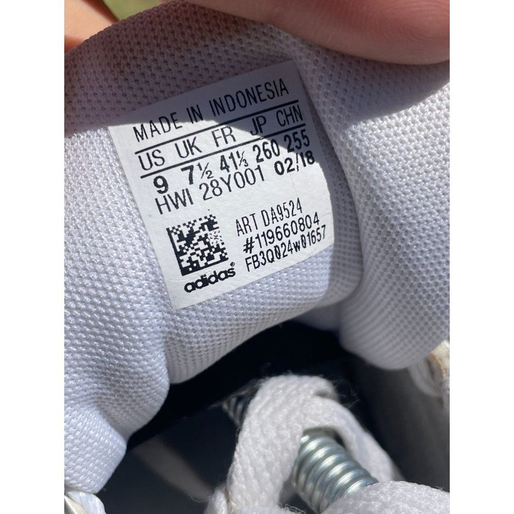 Adidas Womens Shoes Size 9 White Metallic Low Top Logo Laces DA9524 - Picture 8 of 8